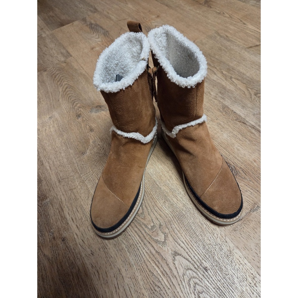 NWOB Toms women's boots-size 7